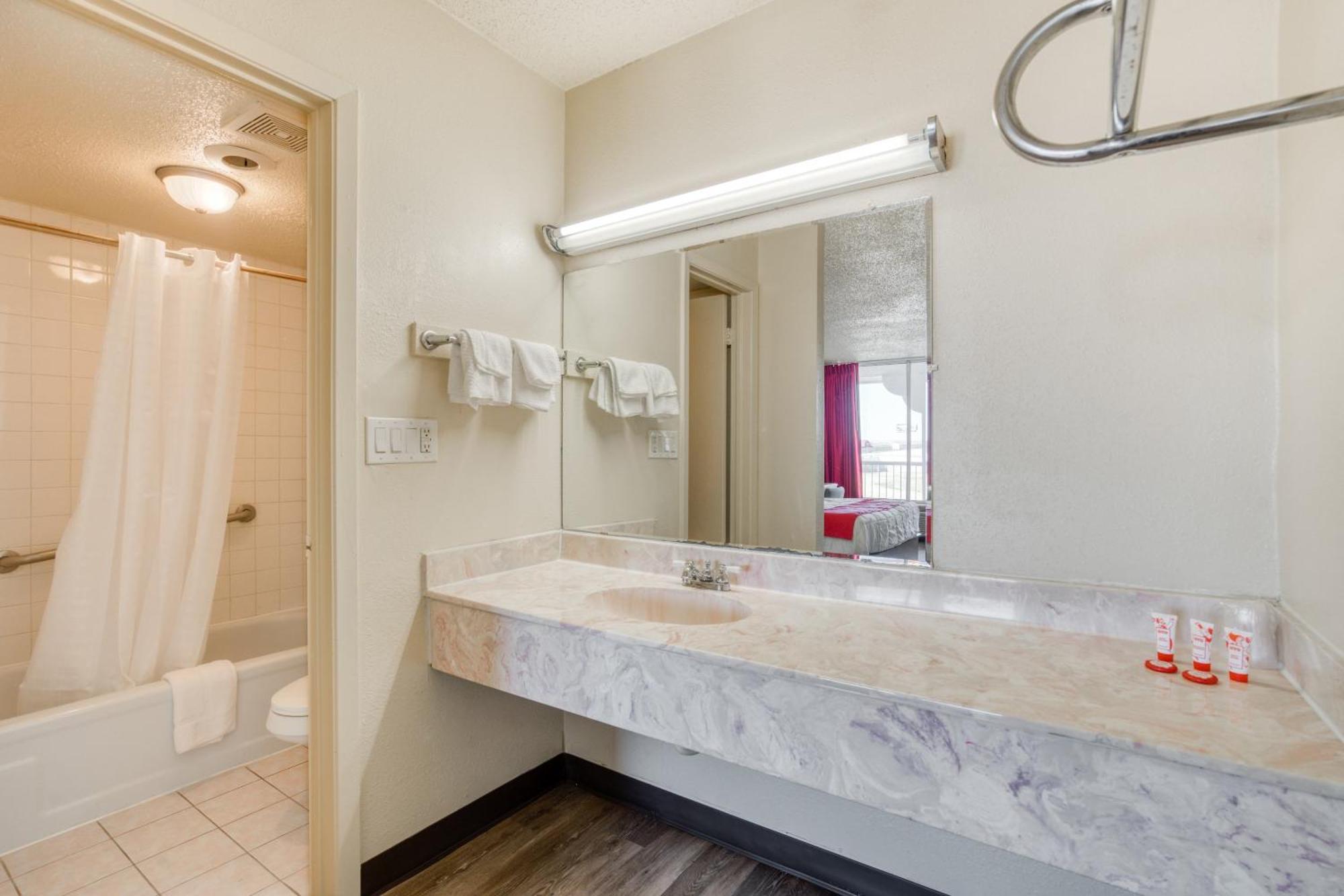 Oyo Hotel Waco University Area I-35 Extérieur photo