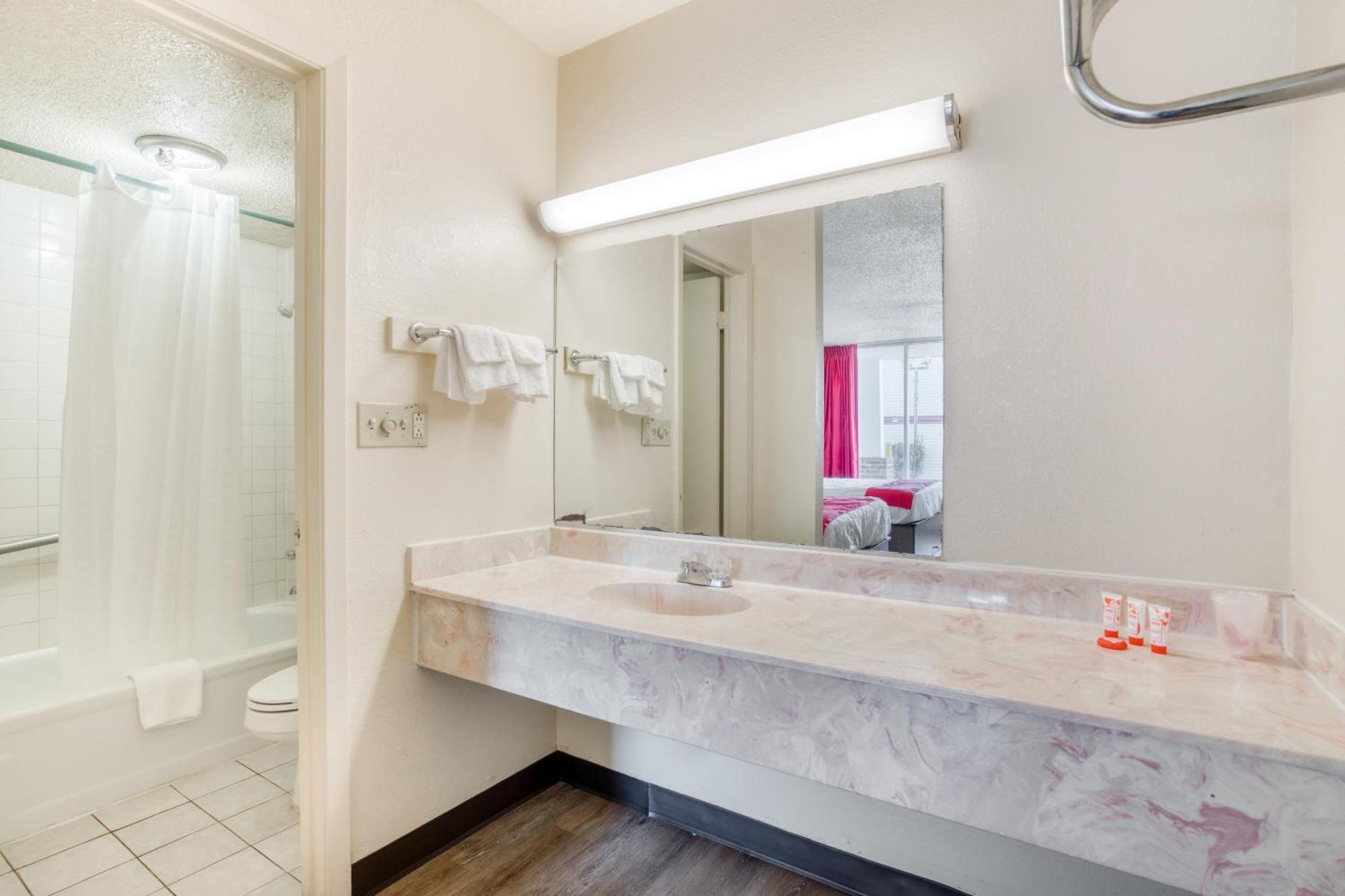 Oyo Hotel Waco University Area I-35 Extérieur photo