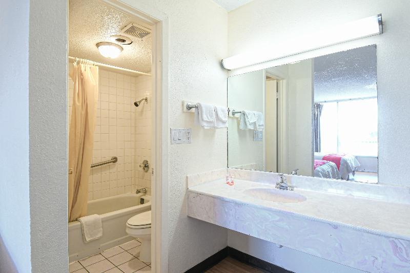 Oyo Hotel Waco University Area I-35 Extérieur photo